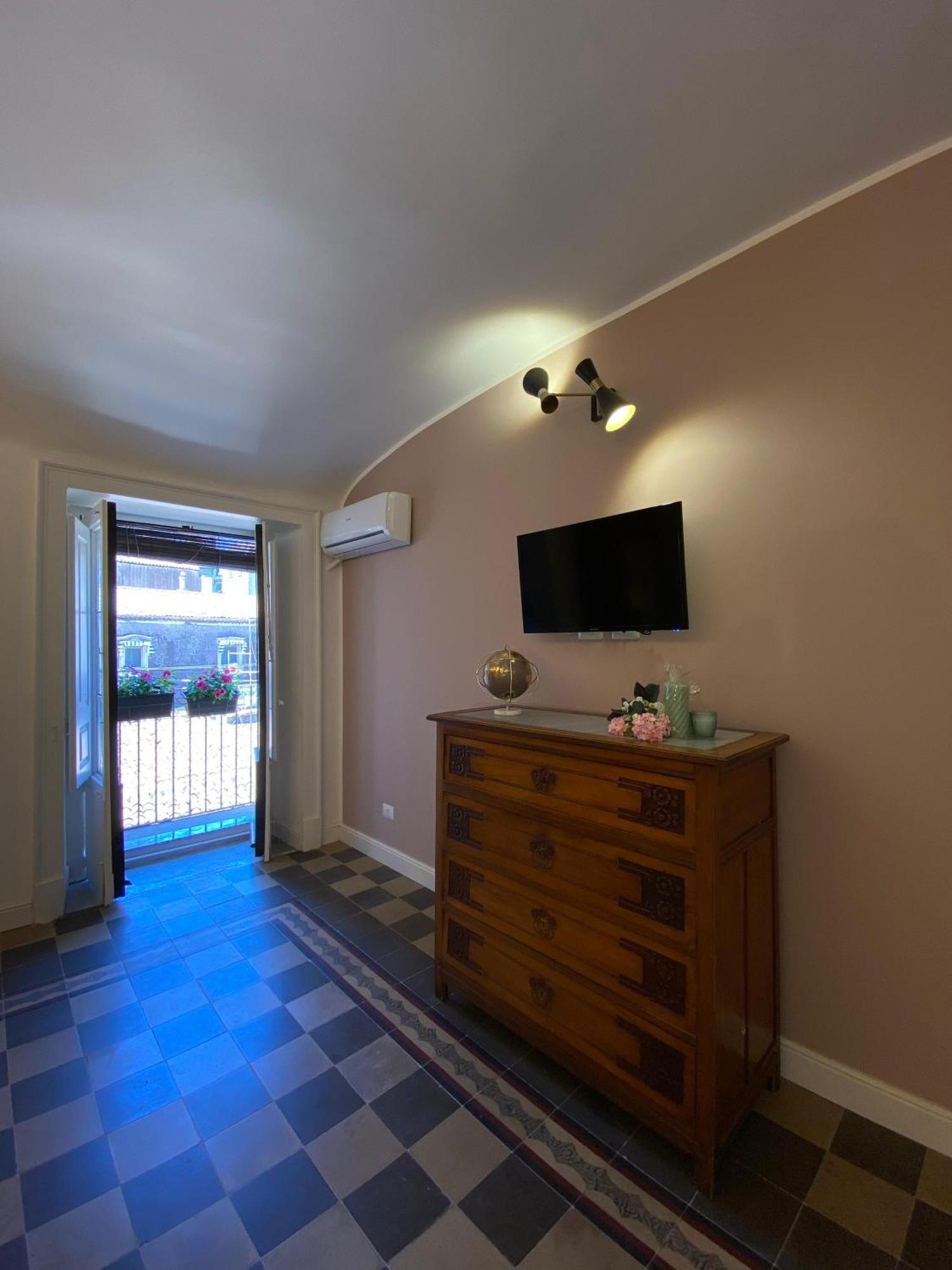 Dimora Dei Minoriti Bed & Breakfast Katanya Dış mekan fotoğraf