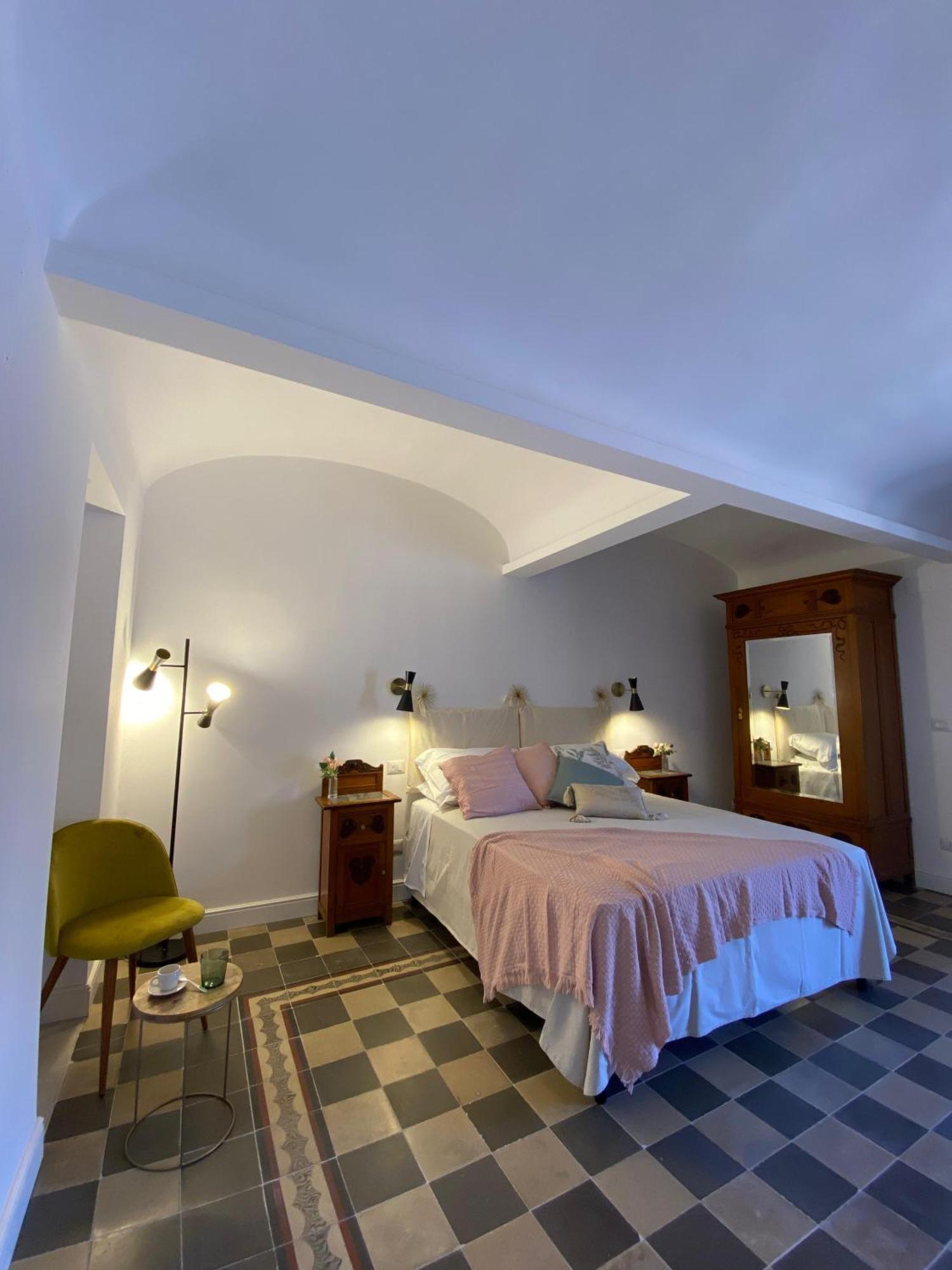Dimora Dei Minoriti Bed & Breakfast Katanya Dış mekan fotoğraf