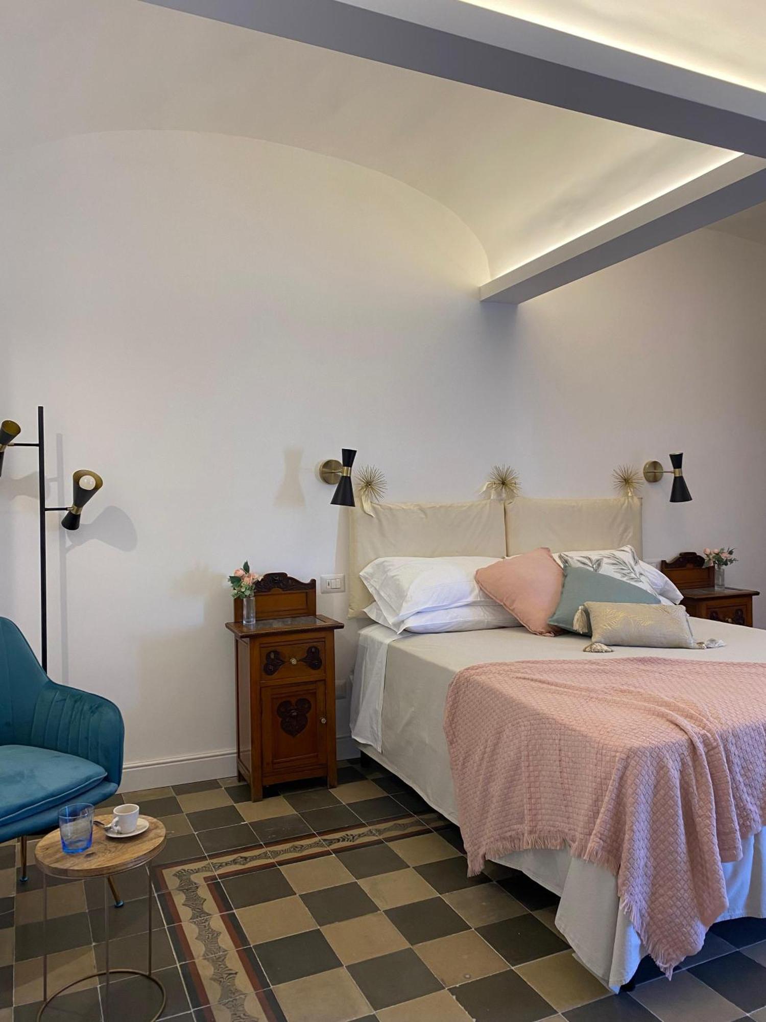 Dimora Dei Minoriti Bed & Breakfast Katanya Dış mekan fotoğraf